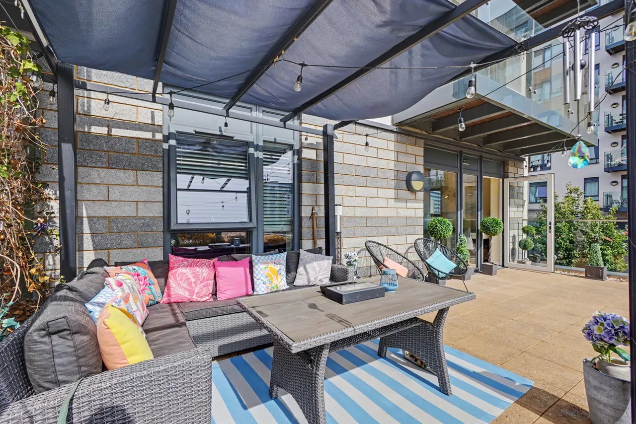 2 bed flat for sale, Ocean Drive, Victory Pier, ME7