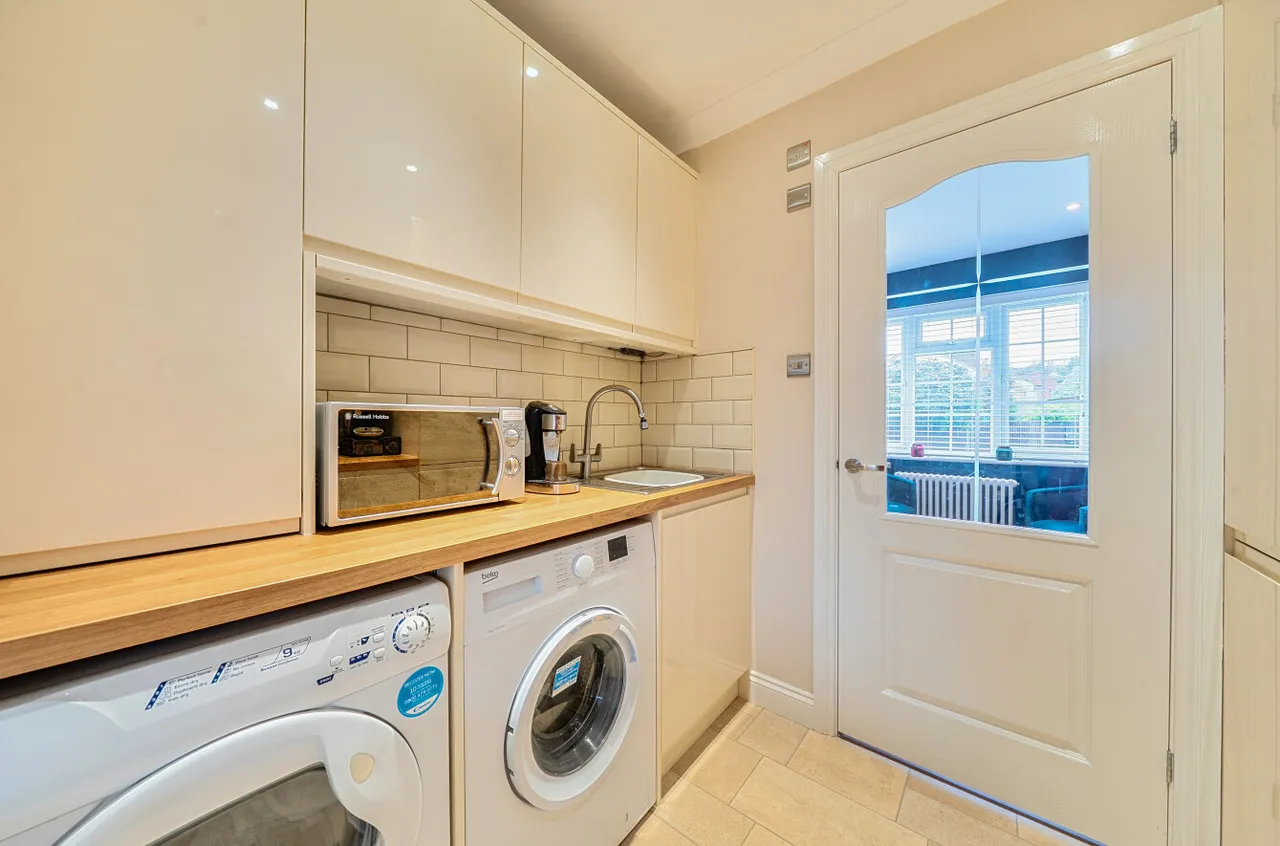 Cowley Avenue, Worcester Park, DA9, photo 11