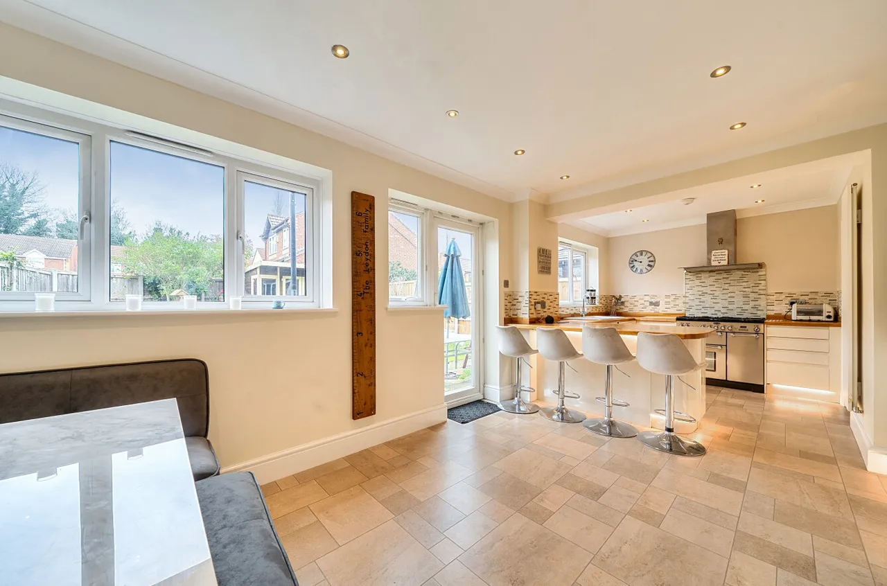Cowley Avenue, Worcester Park, DA9, photo 4
