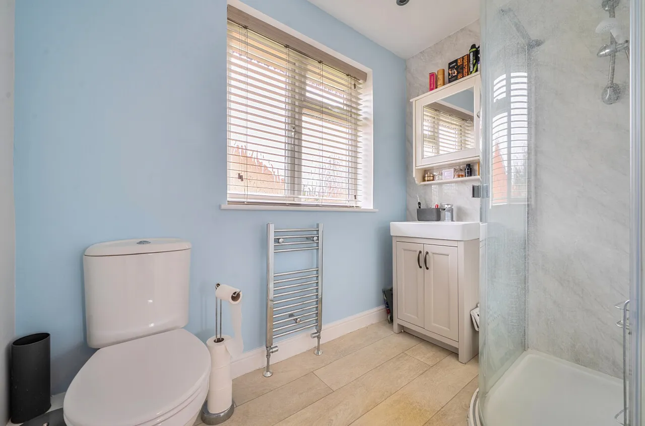 Cowley Avenue, Worcester Park, DA9, photo 19