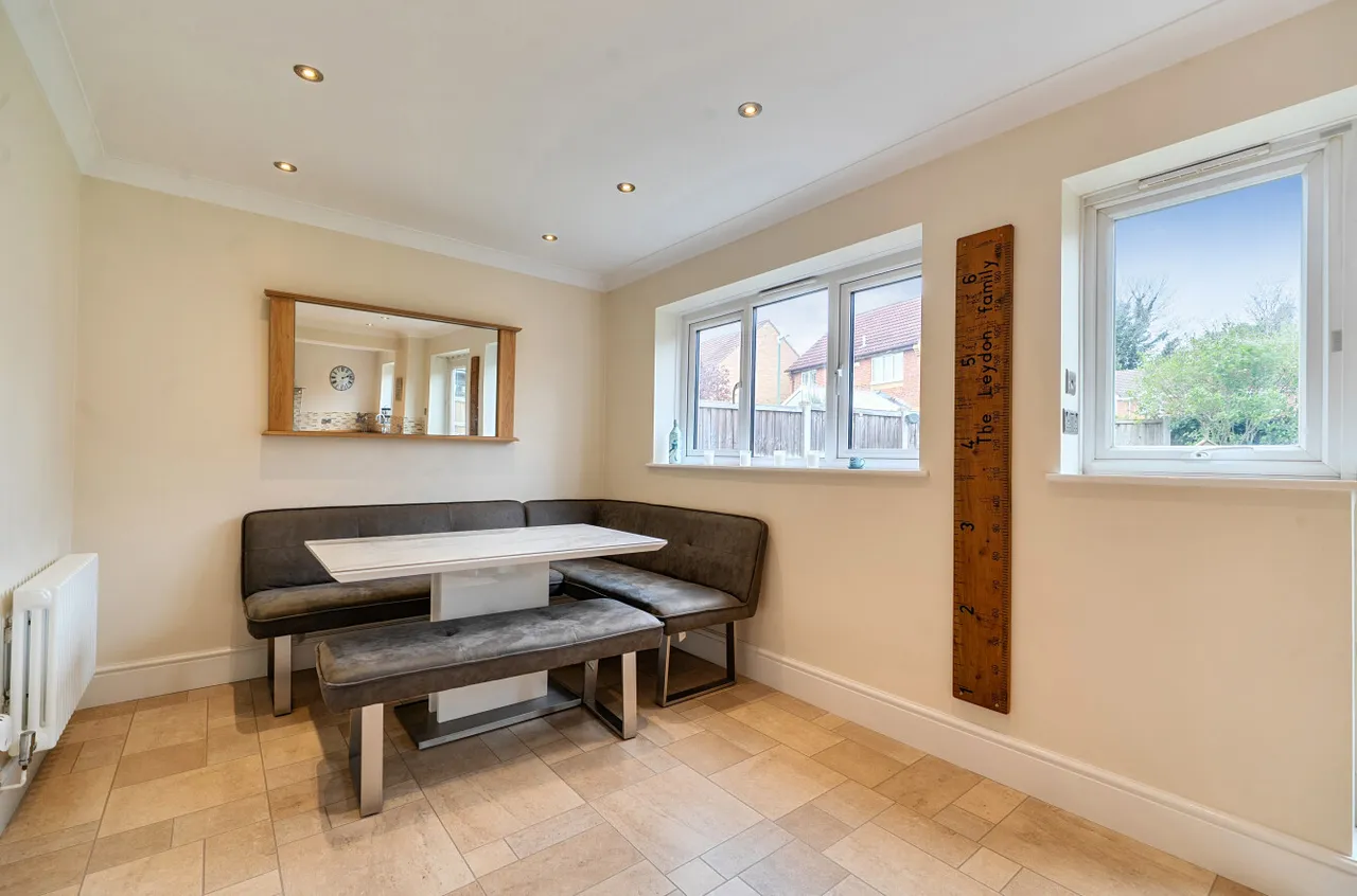 Cowley Avenue, Worcester Park, DA9, photo 13