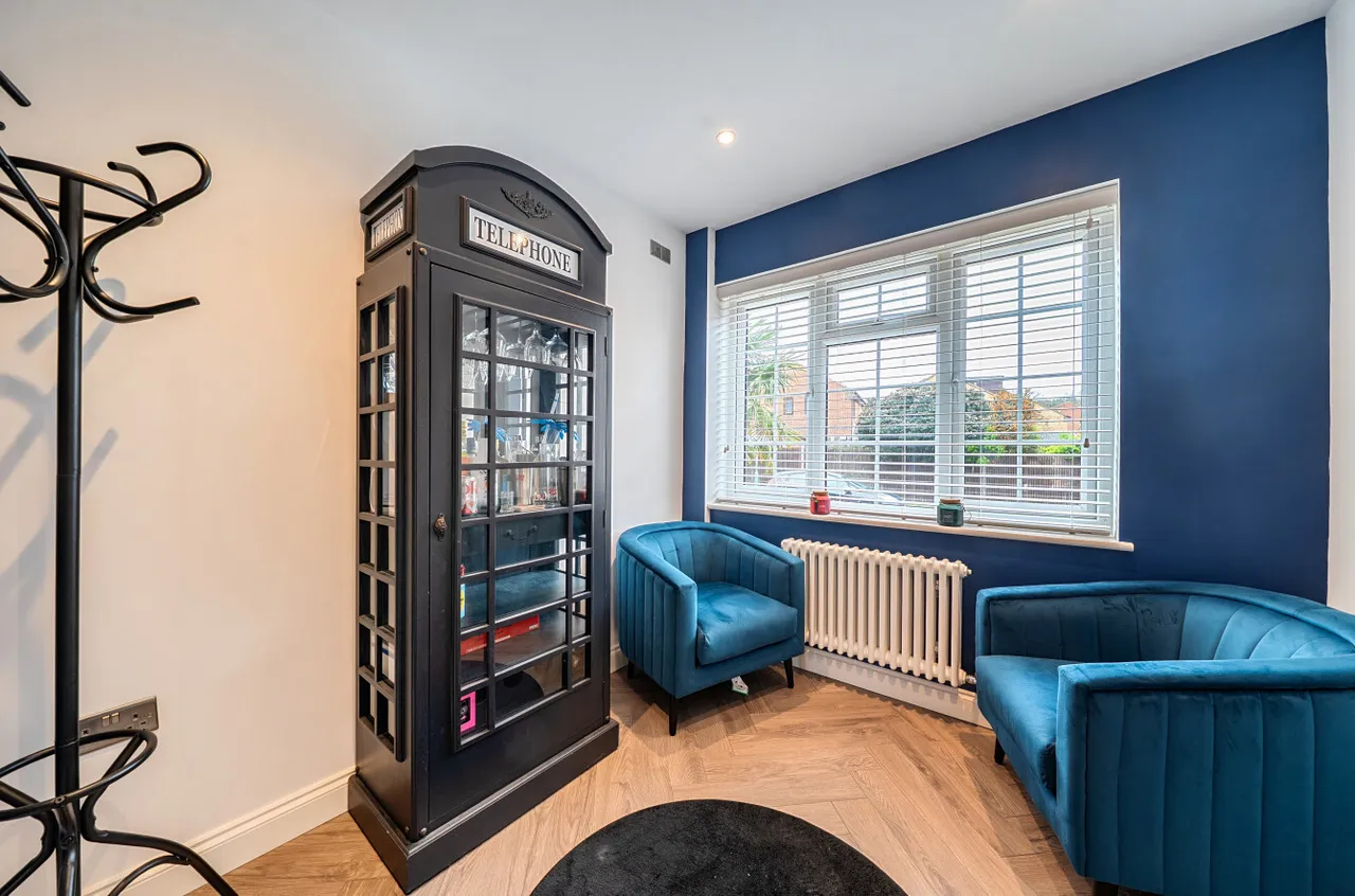 Cowley Avenue, Worcester Park, DA9, photo 9