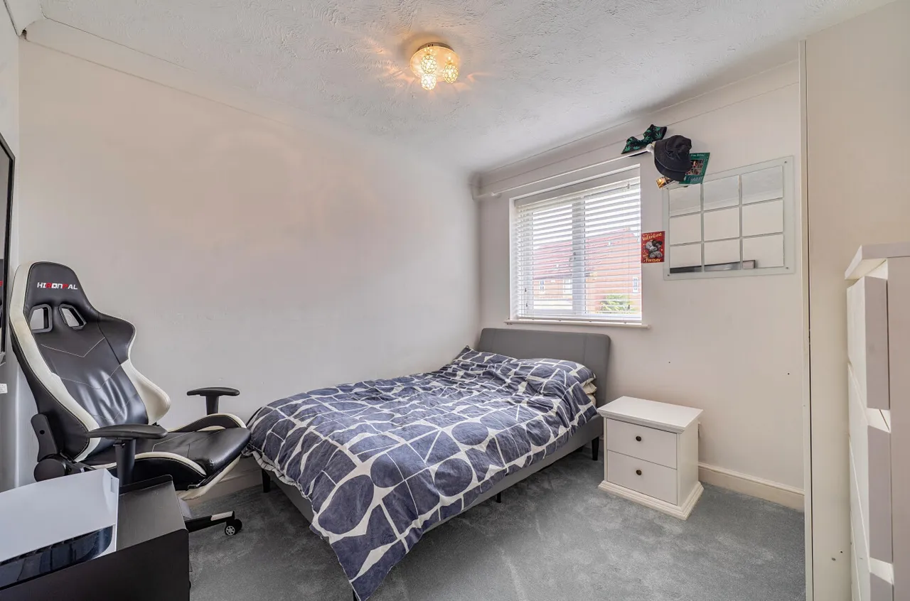 Cowley Avenue, Worcester Park, DA9, photo 17