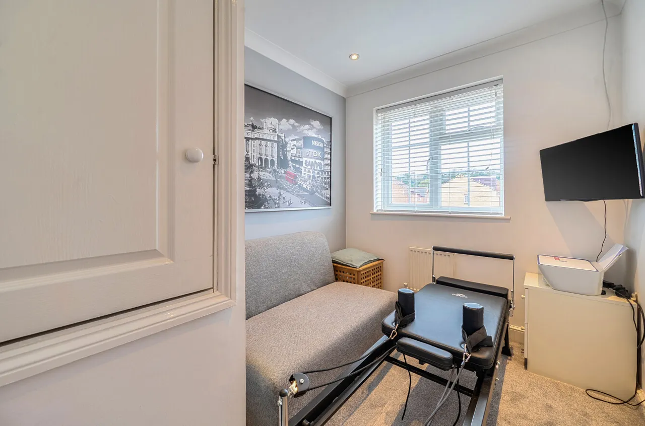 Cowley Avenue, Worcester Park, DA9, photo 15