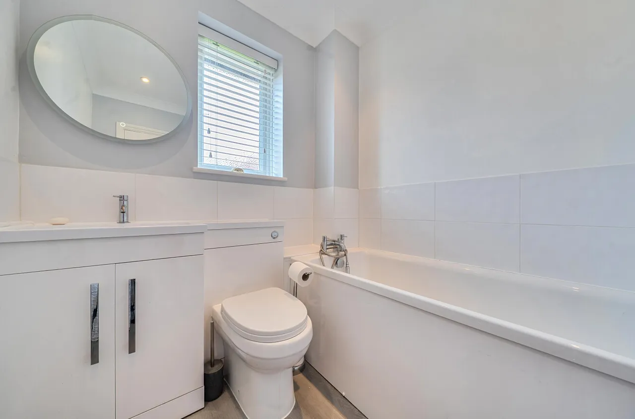 Cowley Avenue, Worcester Park, DA9, photo 20