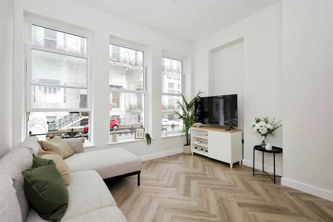 Burlington Place, Eastbourne, BN21, photo 3