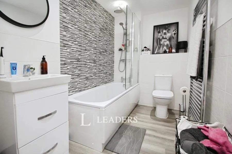 Summerlin Drive, Woburn Sands, MK17, photo 10