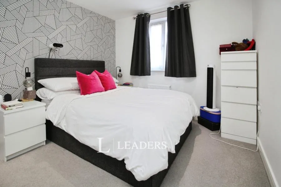 Summerlin Drive, Woburn Sands, MK17, photo 5