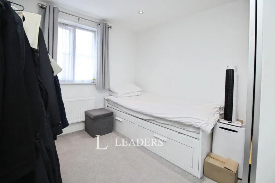 Summerlin Drive, Woburn Sands, MK17, photo 9