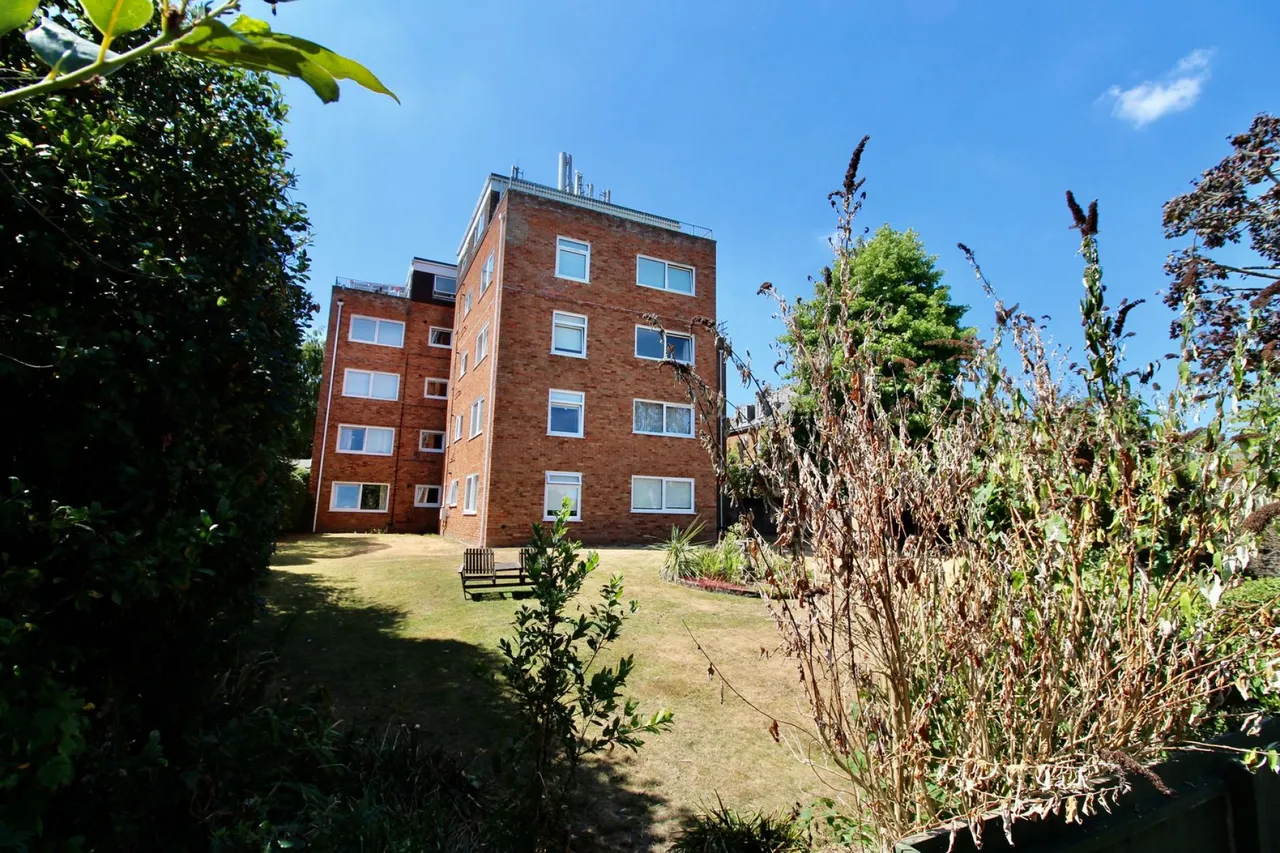 2 bed flat for sale, New Street, Lymington, SO41