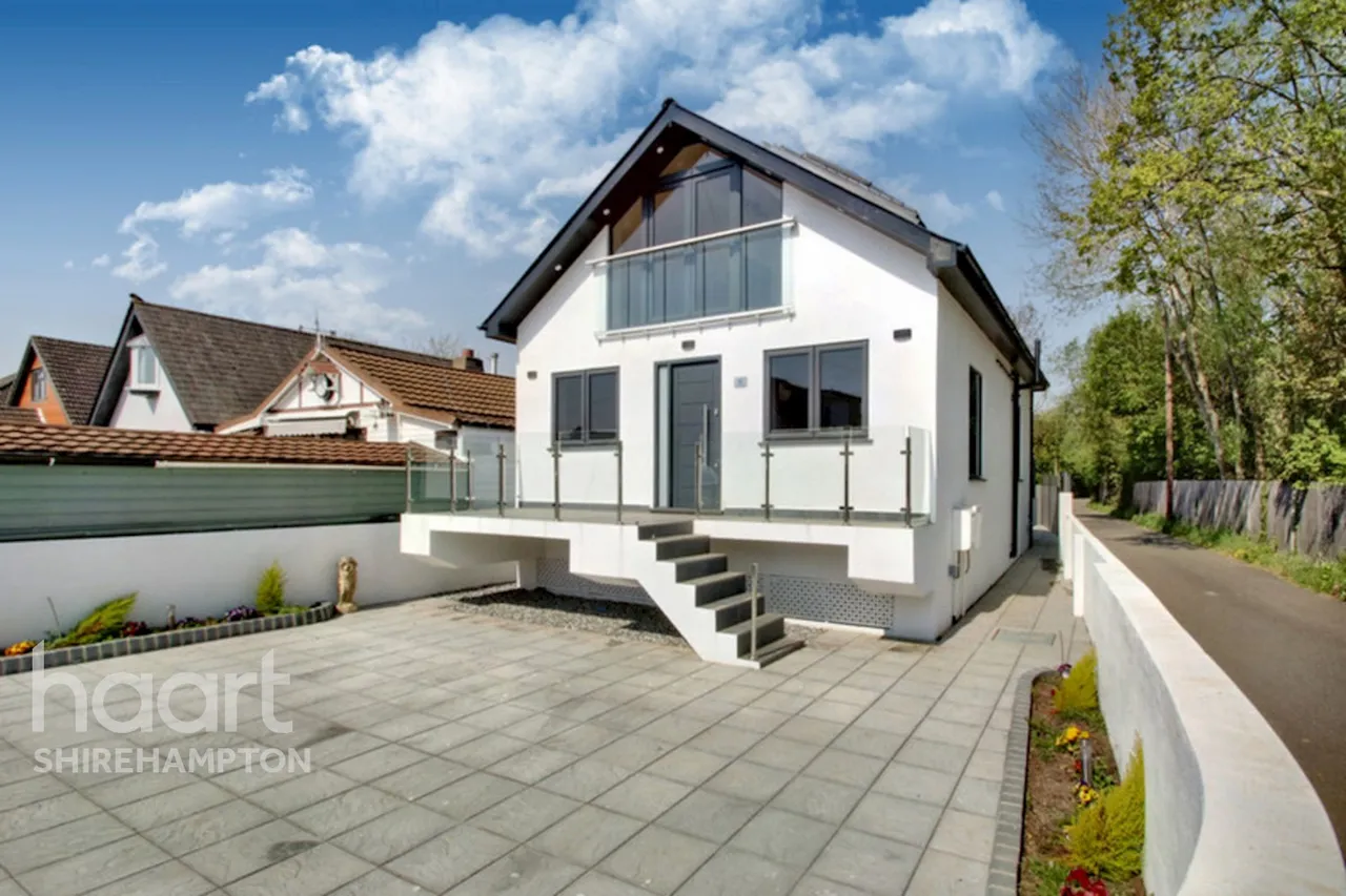 3 bed house for sale, Felix Lane, Shepperton, TW17
