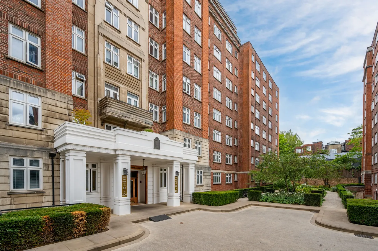 2 bed flat to rent — 199 Grove Hall Court, Hall Road, London