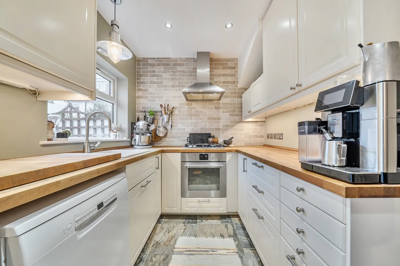 4 bed house for sale — Woodbrook Road, SE2