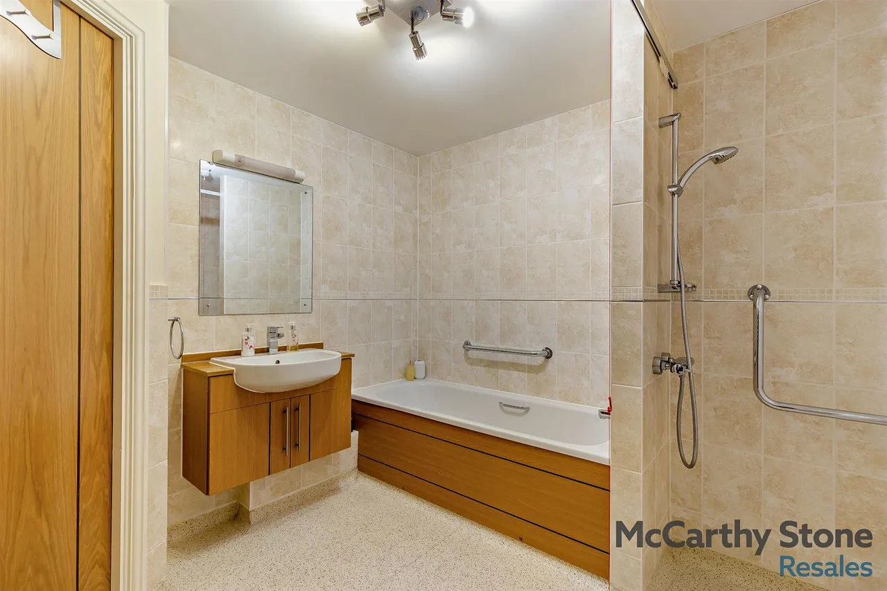 New Road, Basingstoke, RG21, photo 13