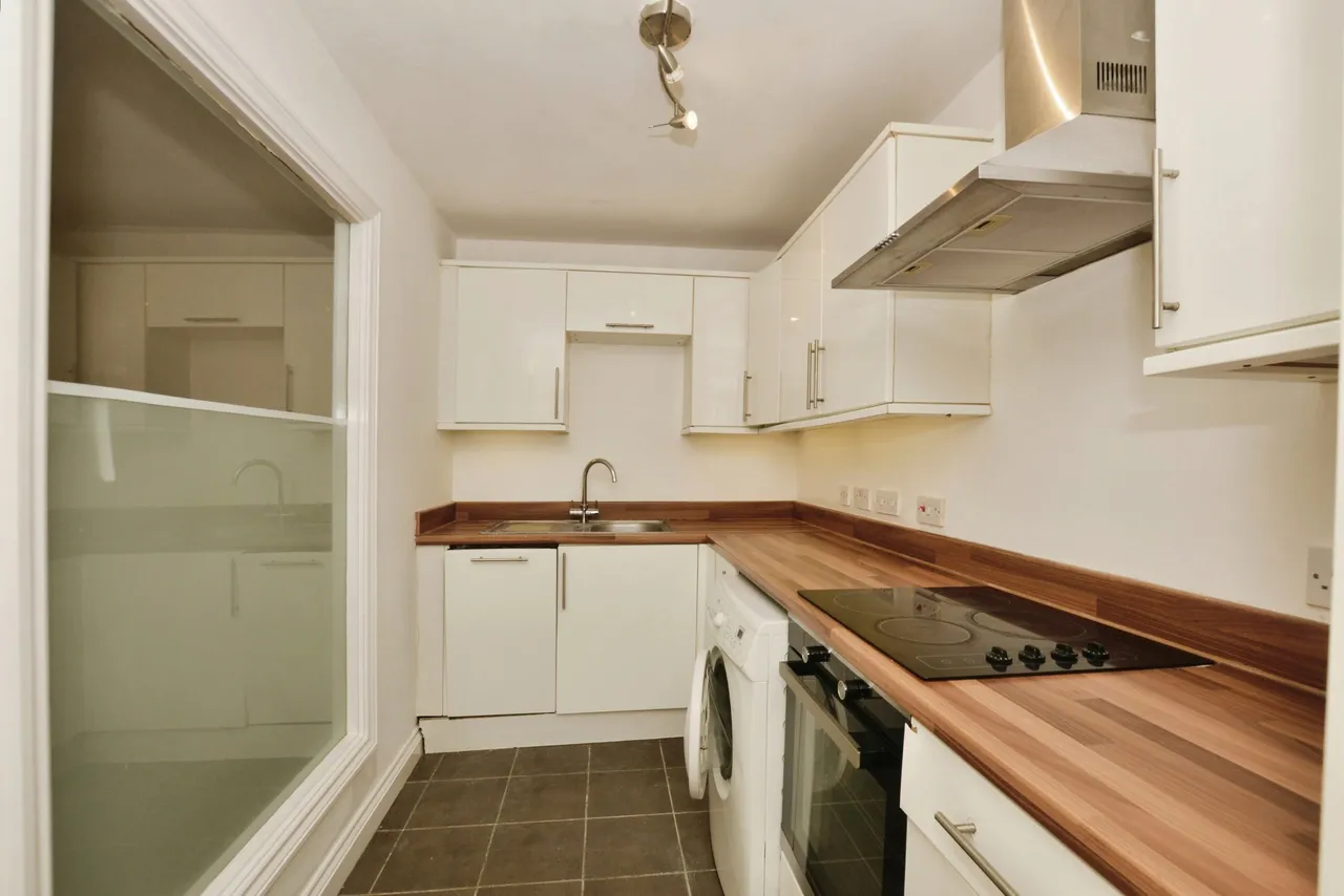 1 bed flat for sale, Tufton Street, Ashford, TN23