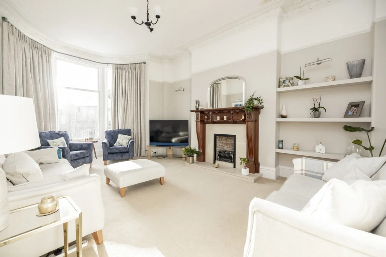 4 bed flat to rent, Hamilton Place, Aberdeen, AB15