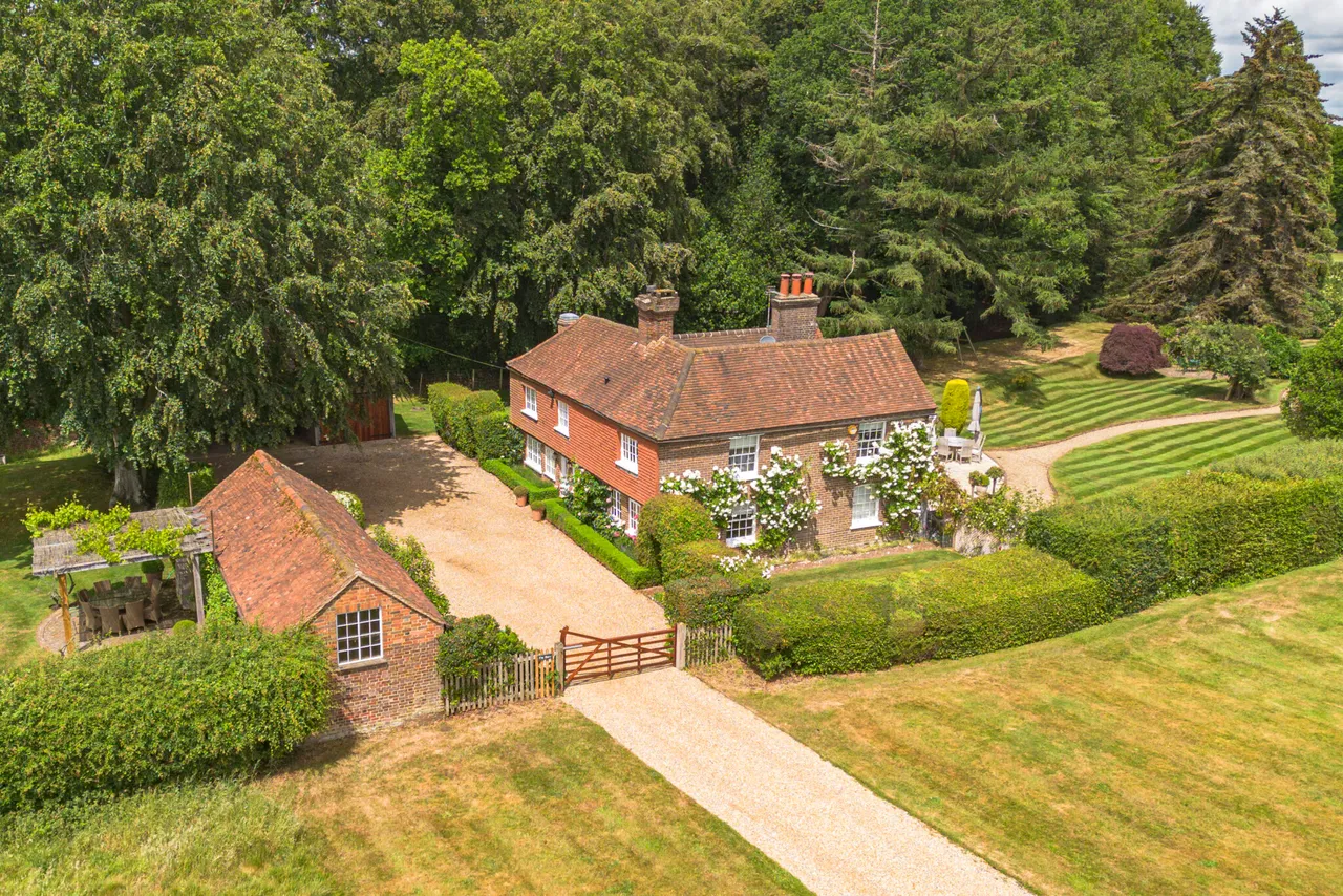 5 bed house for sale, The Bury, Cholesbury, HP23