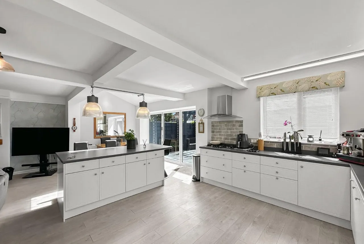 Victoria Road, Timperley WA15 6PP, photo 9