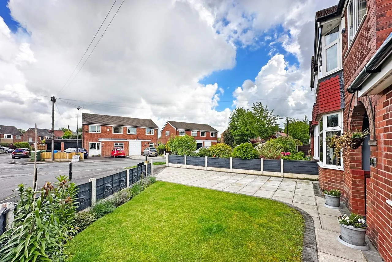 Victoria Road, Timperley WA15 6PP, photo 37
