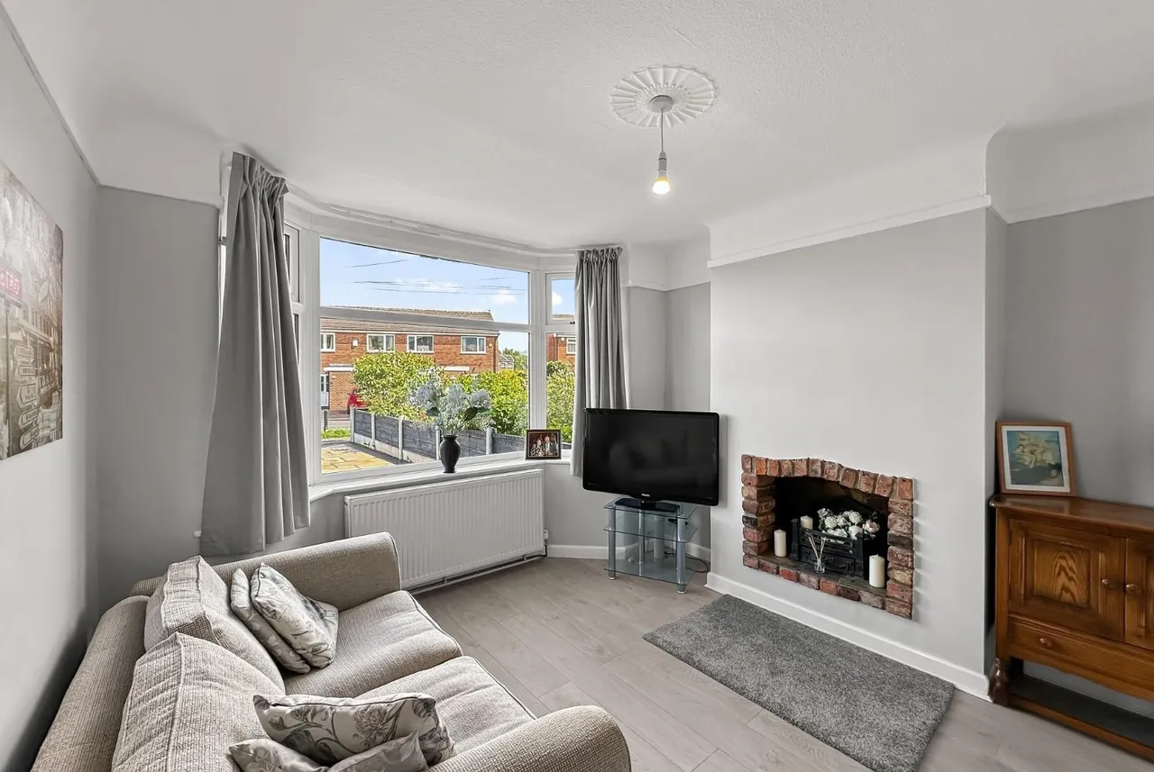 Victoria Road, Timperley WA15 6PP, photo 3
