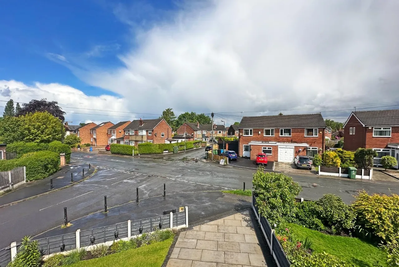Victoria Road, Timperley WA15 6PP, photo 35