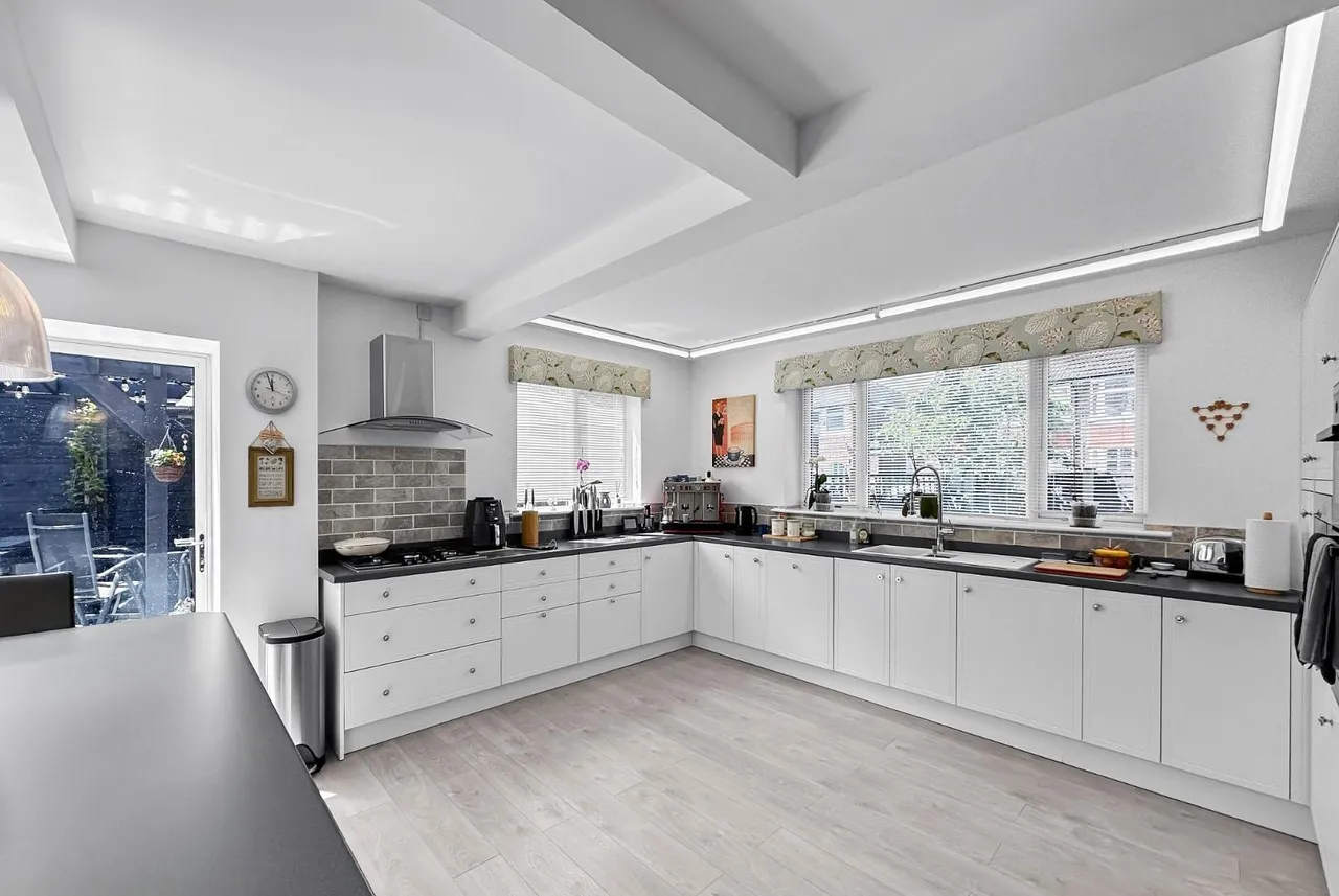 Victoria Road, Timperley WA15 6PP, photo 10