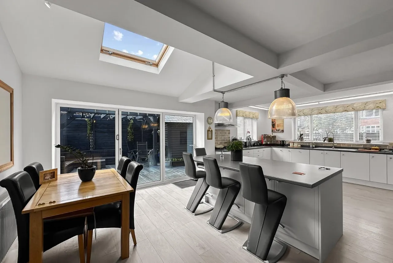 Victoria Road, Timperley WA15 6PP, photo 11