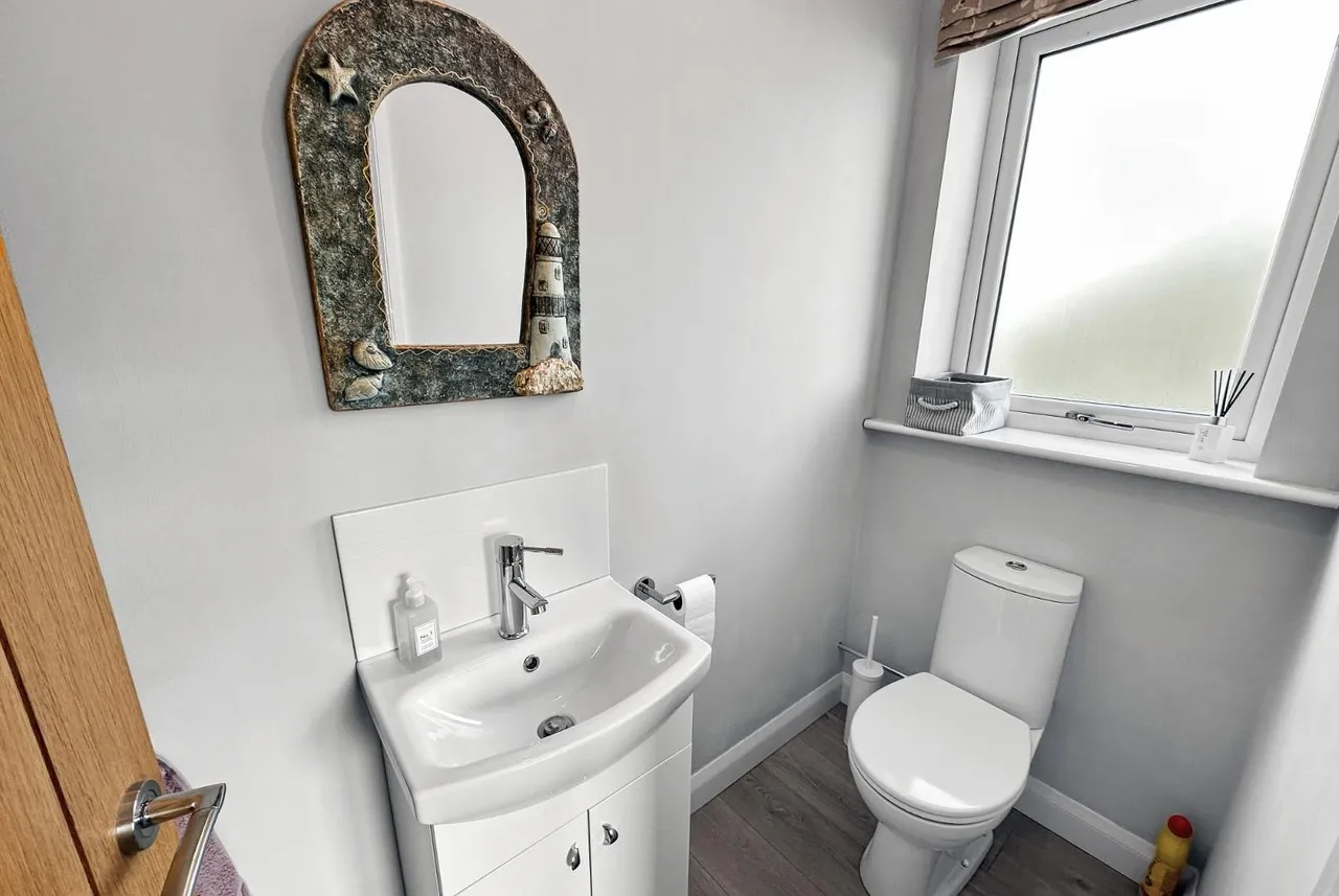 Victoria Road, Timperley WA15 6PP, photo 16
