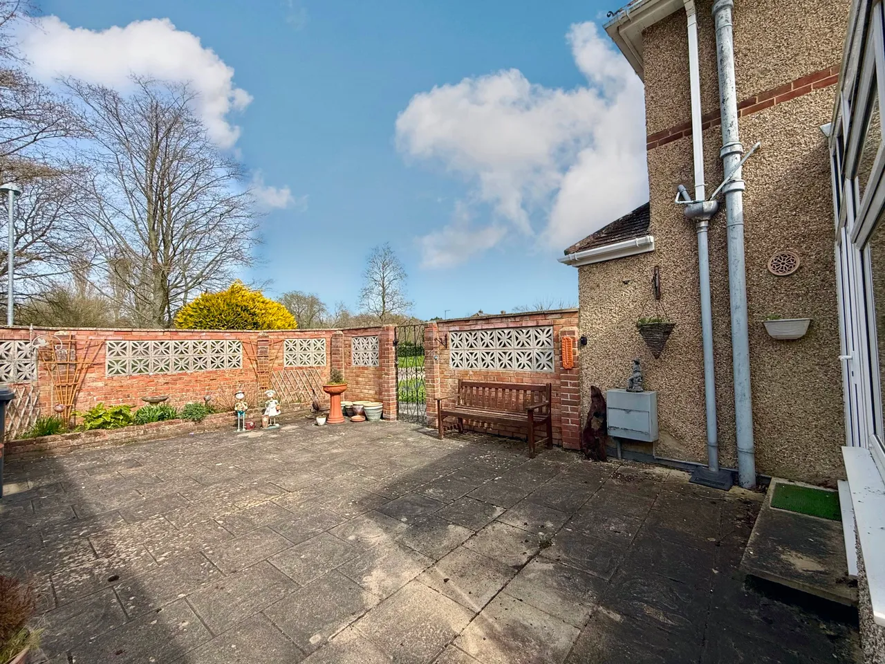 Highclere Avenue, Swindon, Wiltshire, SN3 1HG, photo 6