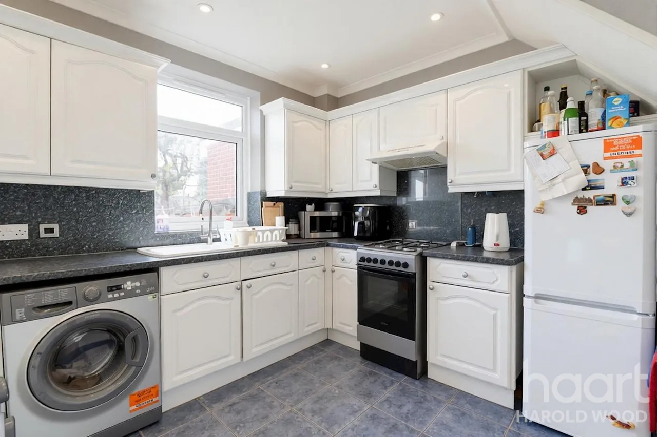 Aylsham Lane, Romford, RM3, photo 3