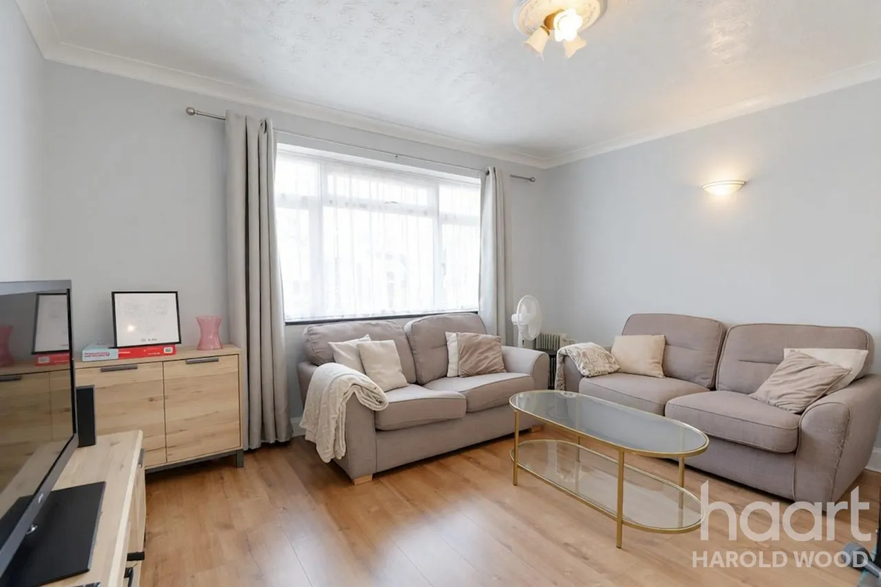 Aylsham Lane, Romford, RM3, photo 2