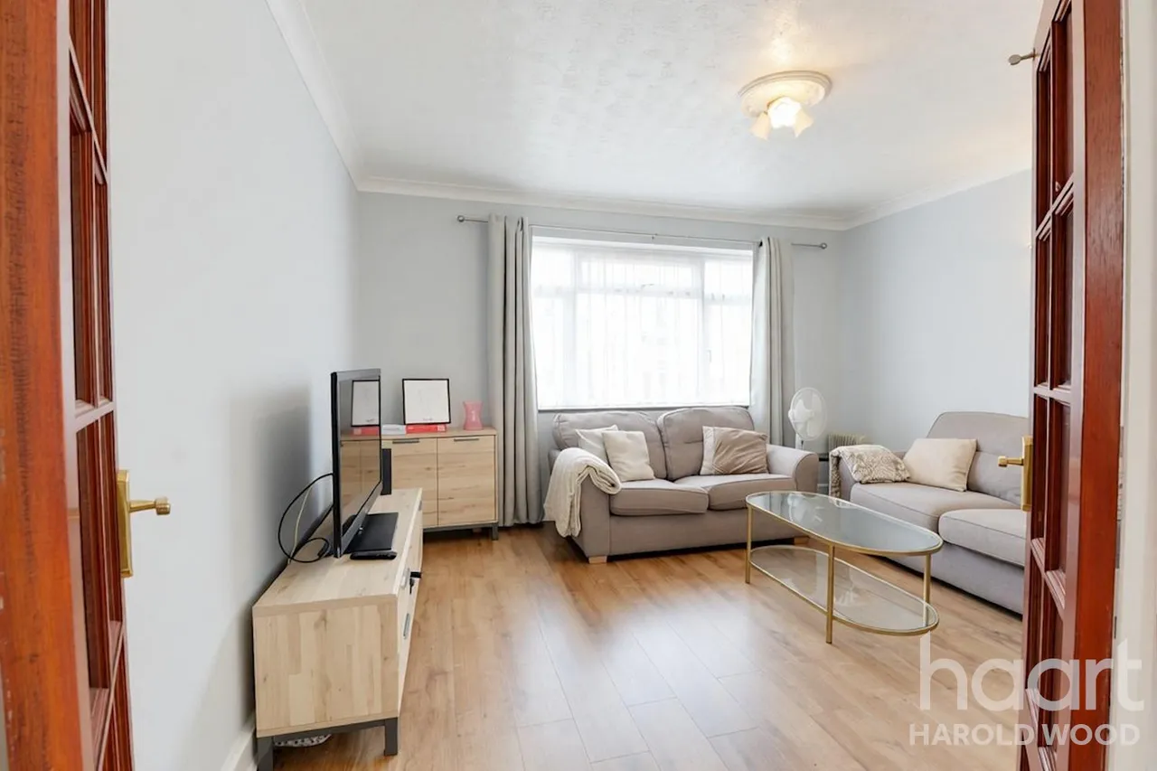 Aylsham Lane, Romford, RM3, photo 4