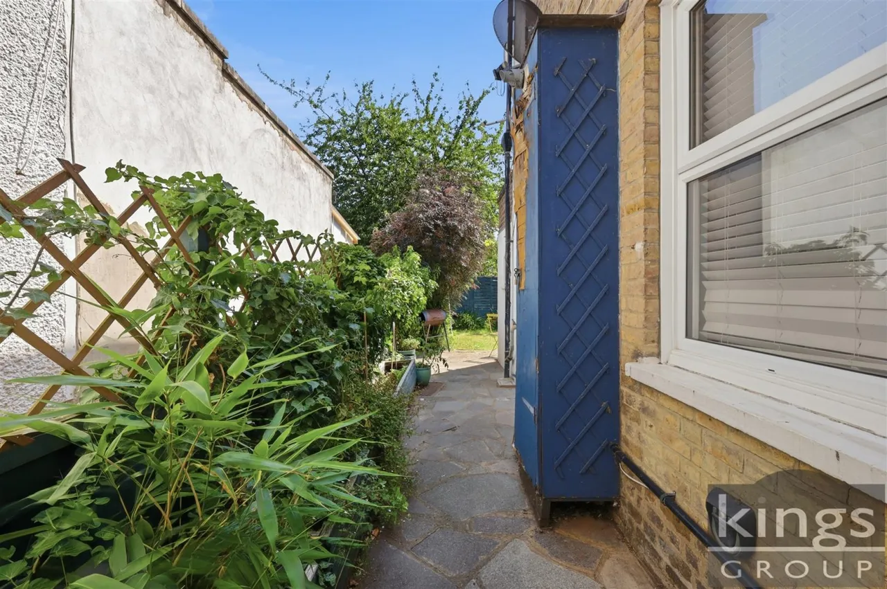 Ordnance Road, Enfield, photo 19