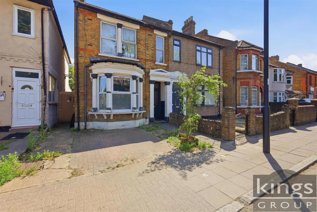 2 bed flat for sale, Ordnance Road, Enfield