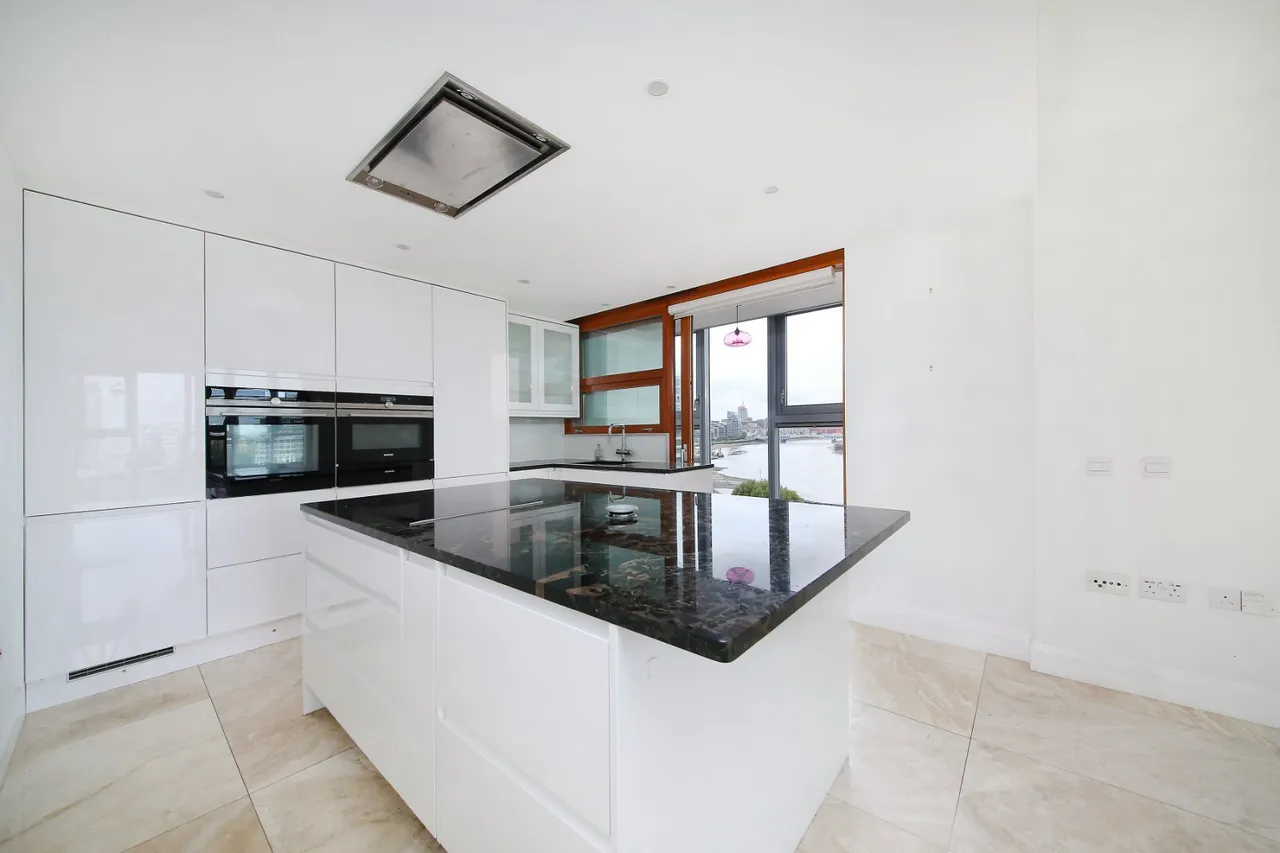 Lombard Road, Battersea, SW11, photo 7