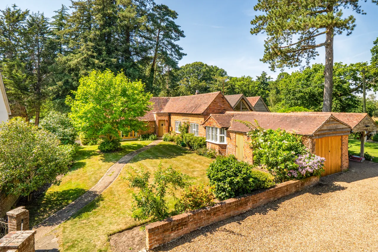 5 bed house for sale, Botley Road, Shedfield, SO32