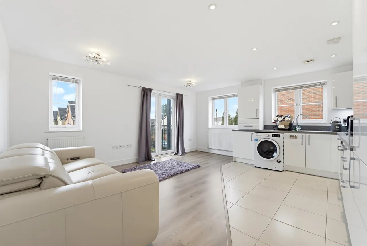 2 bed flat to rent, Laburnum Way, Staines-upon-thames, TW19
