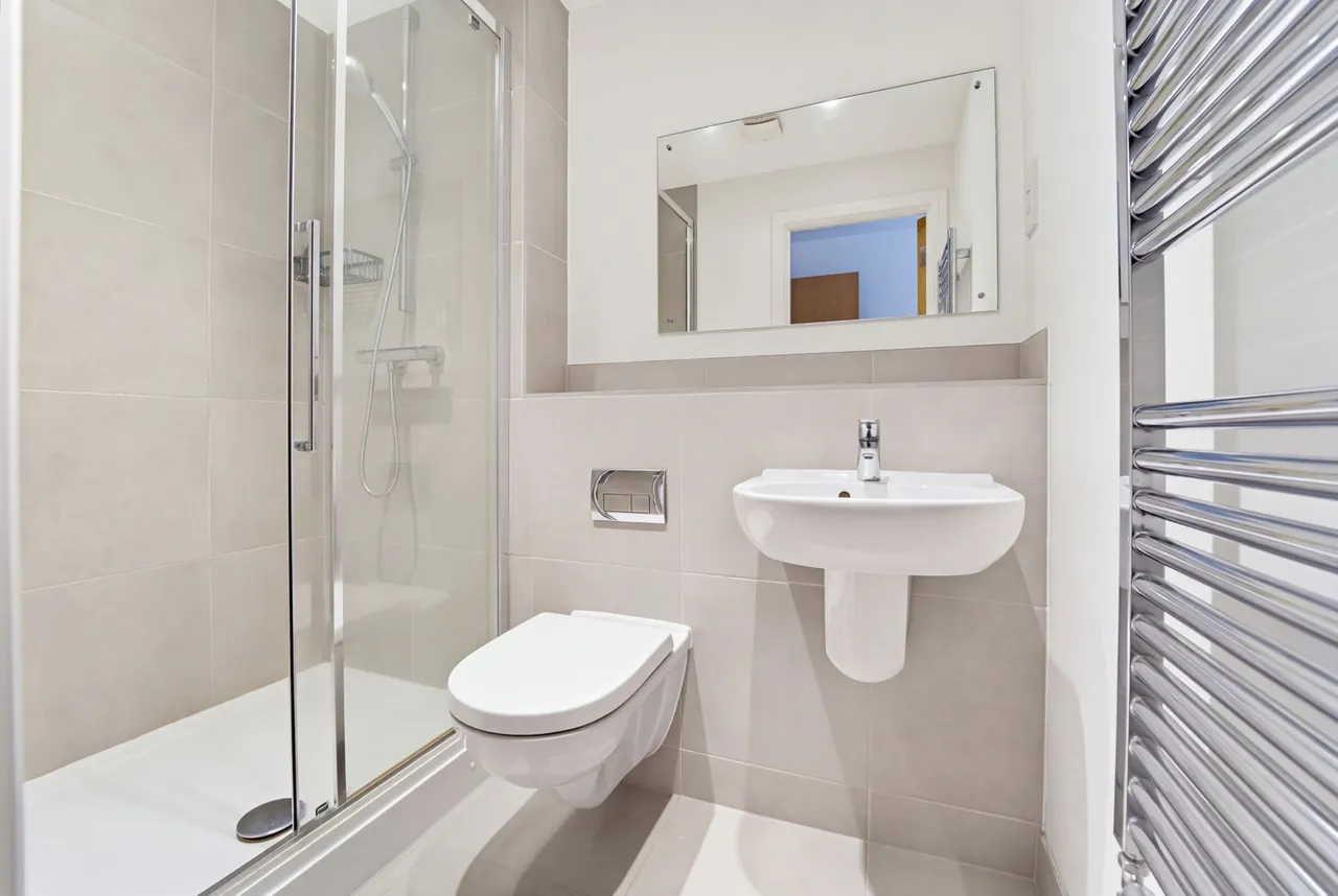 Laburnum Way, Staines-upon-thames, TW19, photo 7