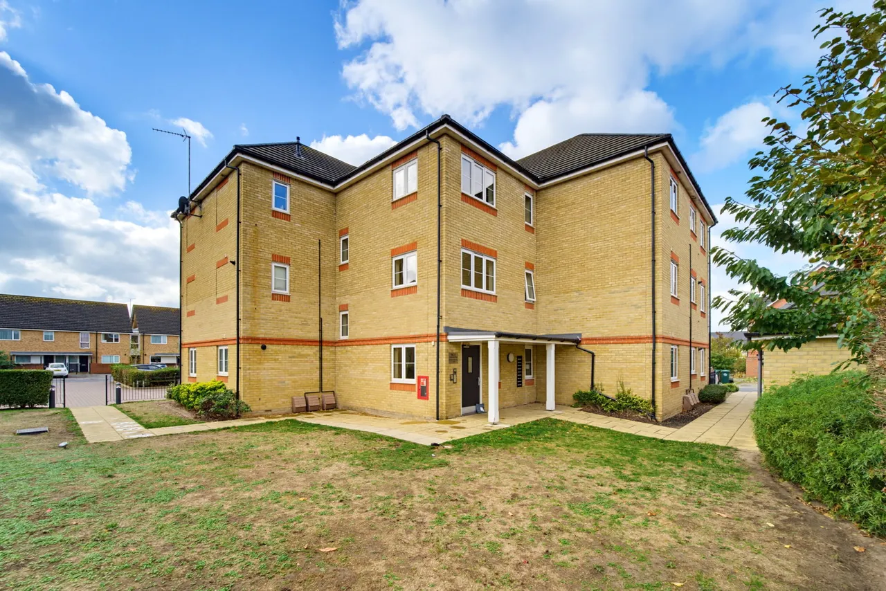 Laburnum Way, Staines-upon-thames, TW19, photo 14