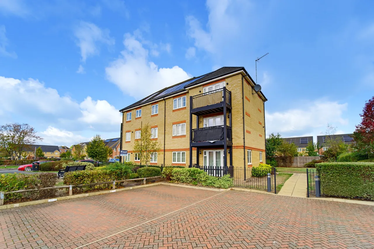 Laburnum Way, Staines-upon-thames, TW19, photo 15