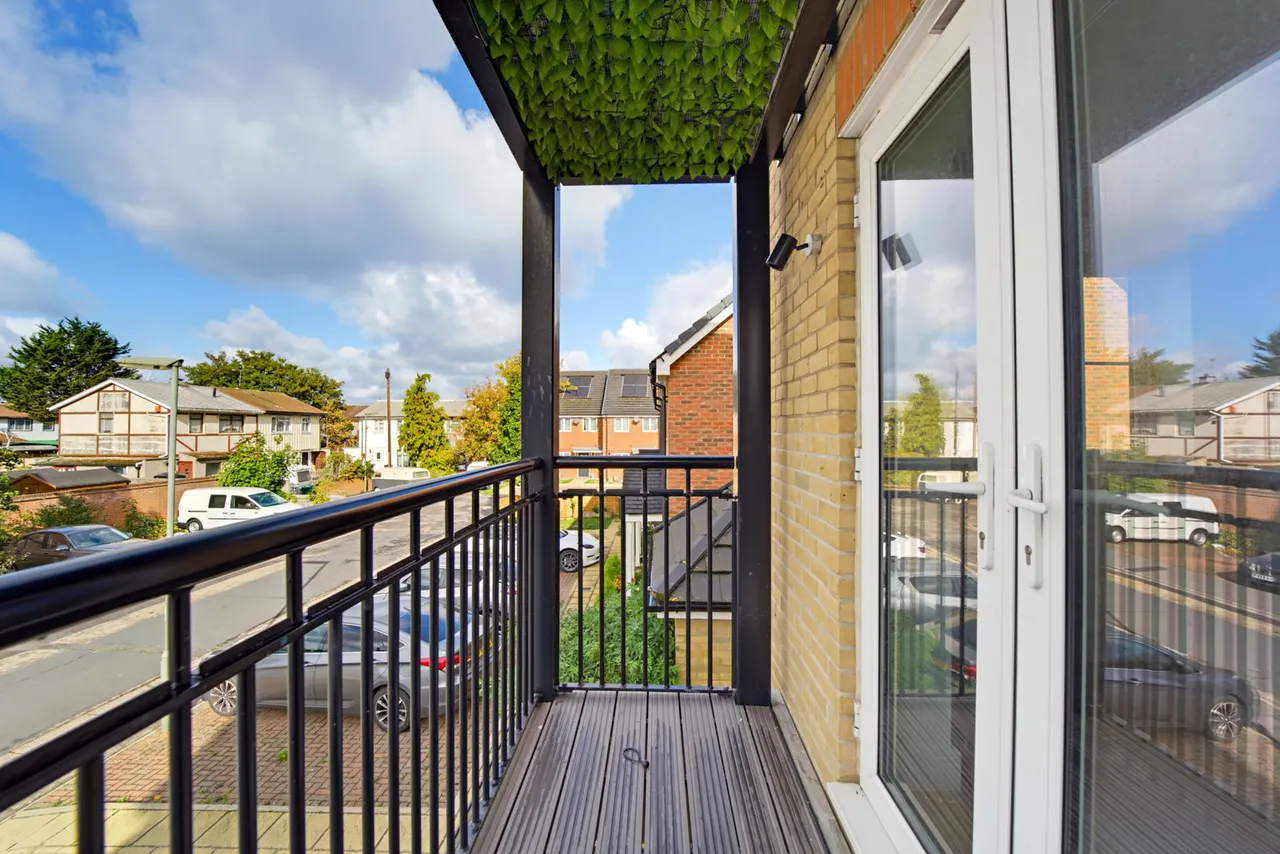 Laburnum Way, Staines-upon-thames, TW19, photo 9