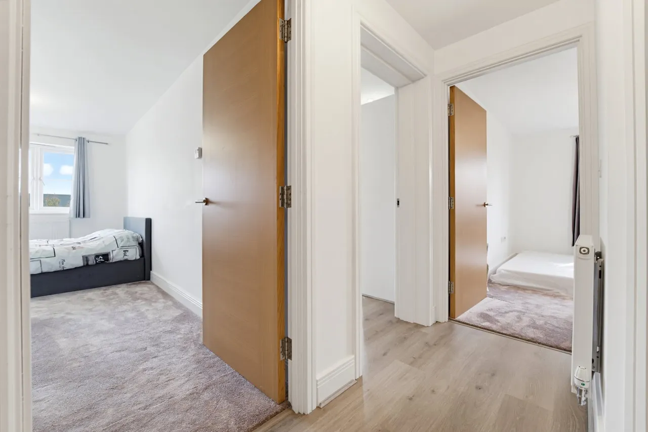 Laburnum Way, Staines-upon-thames, TW19, photo 12
