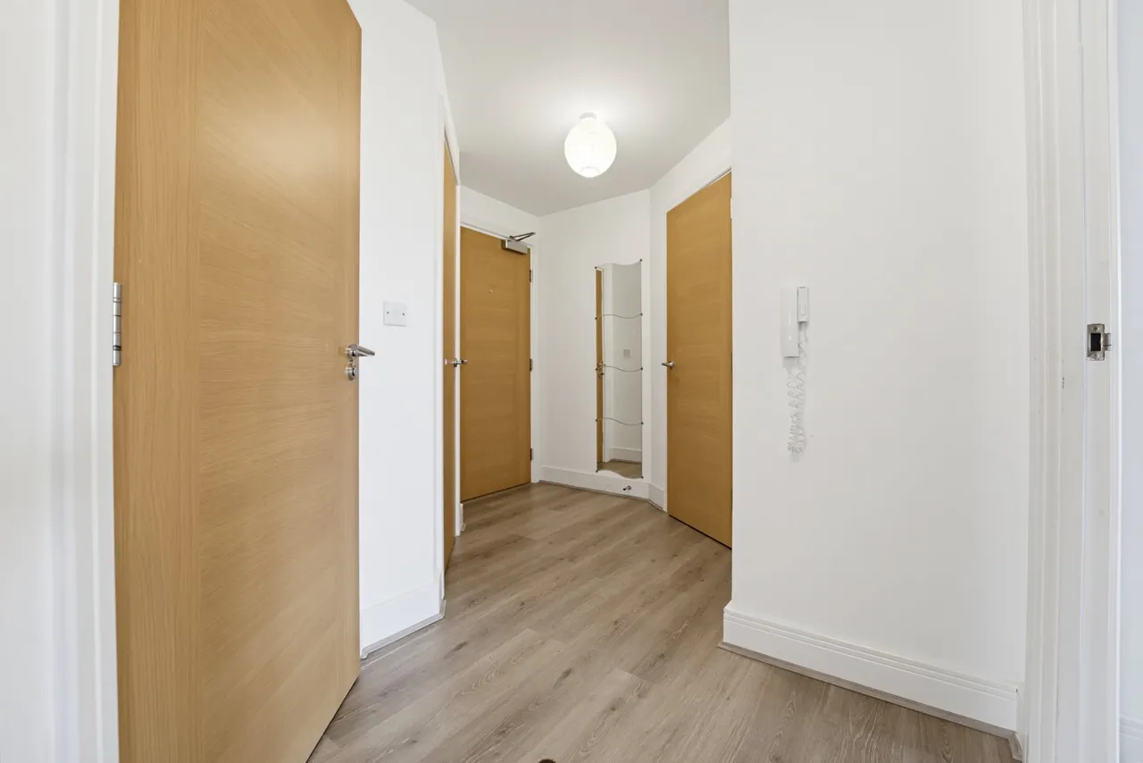 Laburnum Way, Staines-upon-thames, TW19, photo 11