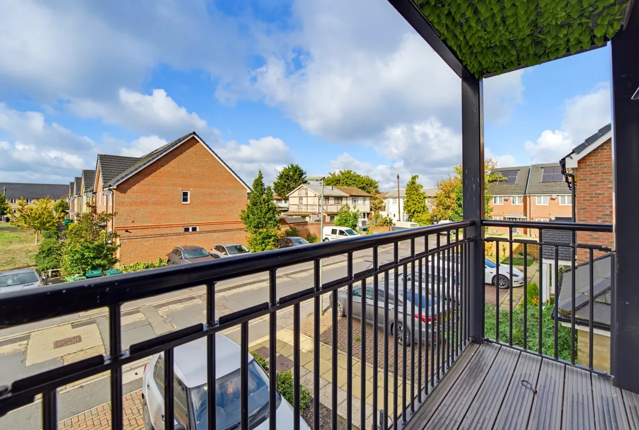 Laburnum Way, Staines-upon-thames, TW19, photo 10