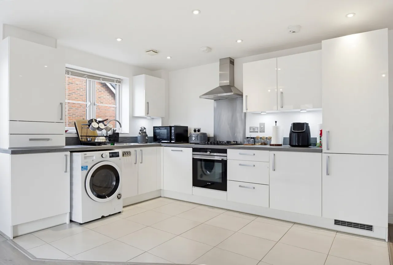 Laburnum Way, Staines-upon-thames, TW19, photo 4