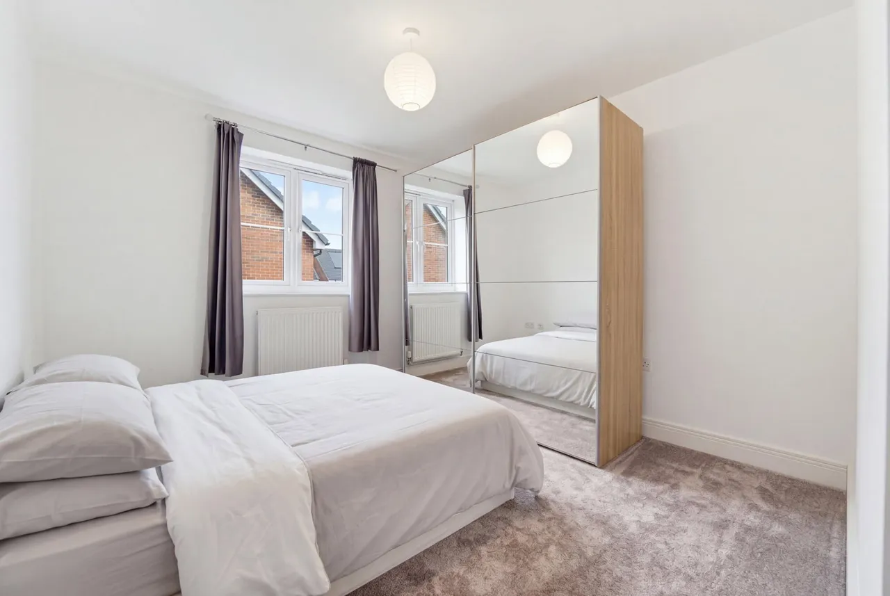Laburnum Way, Staines-upon-thames, TW19, photo 13