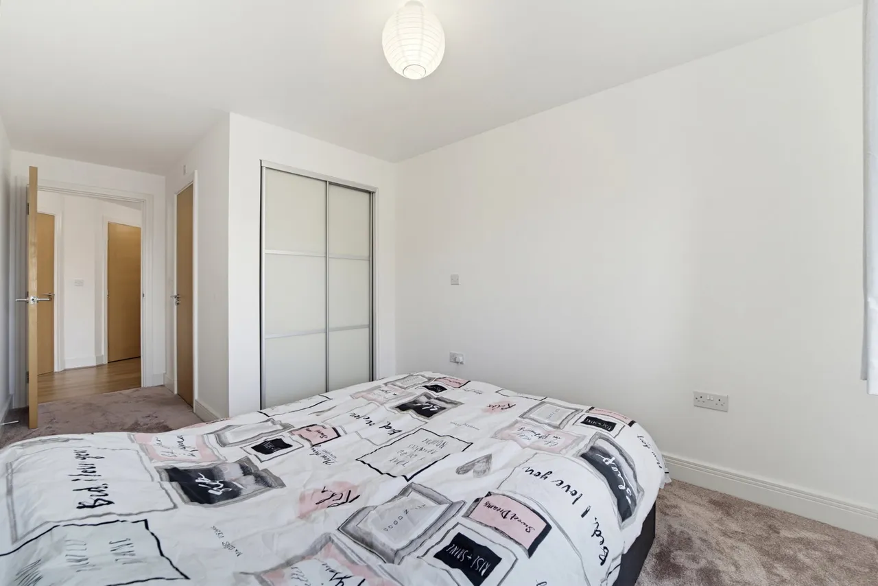 Laburnum Way, Staines-upon-thames, TW19, photo 6