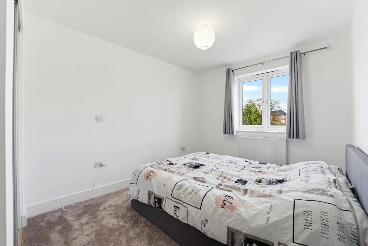 Laburnum Way, Staines-upon-thames, TW19, photo 5