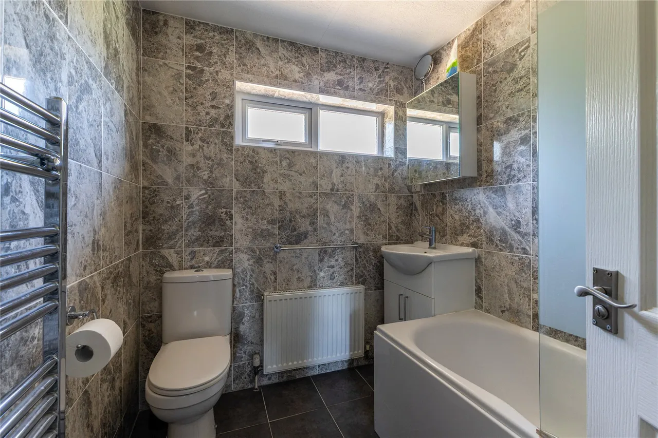 Milner Drive, Cobham, Surrey, KT11, photo 11