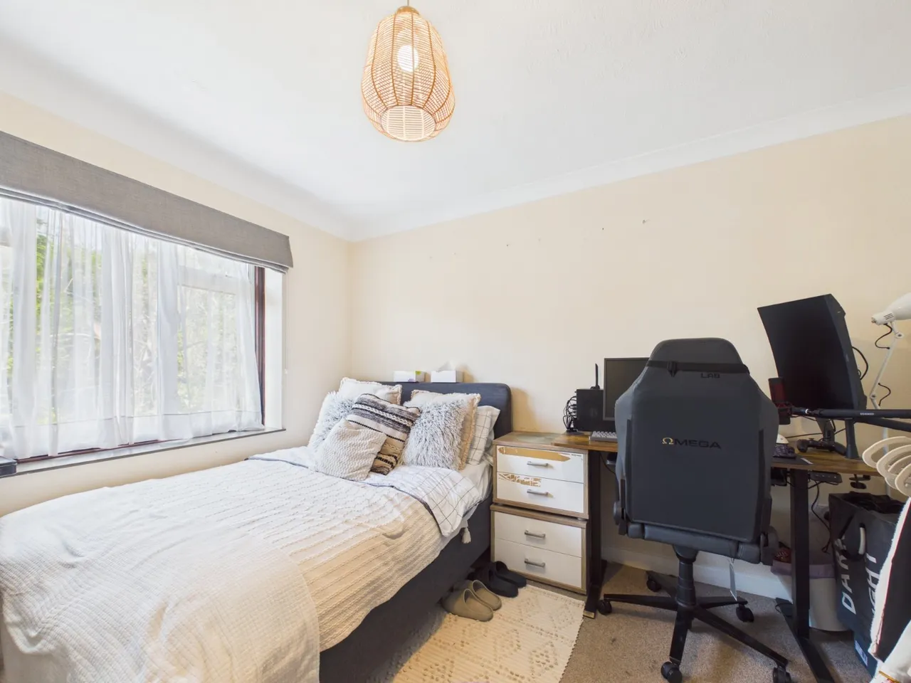 Feltham, Middlesex, photo 7